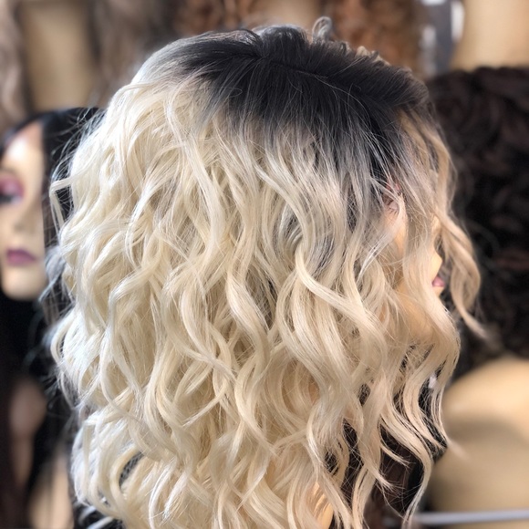 Short ombré blonde bob Lacefront wig curly - Picture 3 of 7